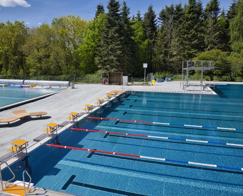 Schwimmbecken des Geestlandbades in Kropp